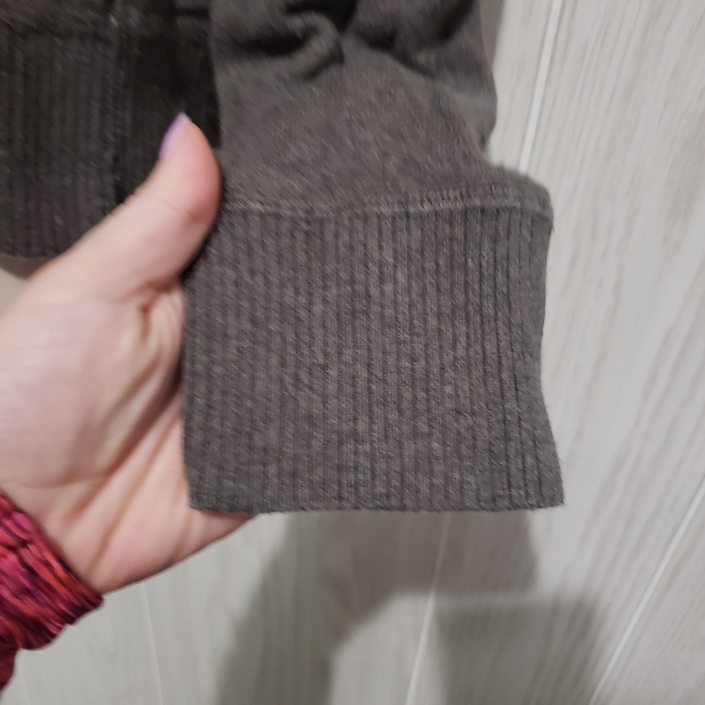 American Eagle‎ sweater - Picture 4 of 5